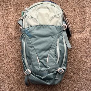 NEW CAMELBAK WOMEN'S L.U.X.E 100 OZ HYDRATION PACK